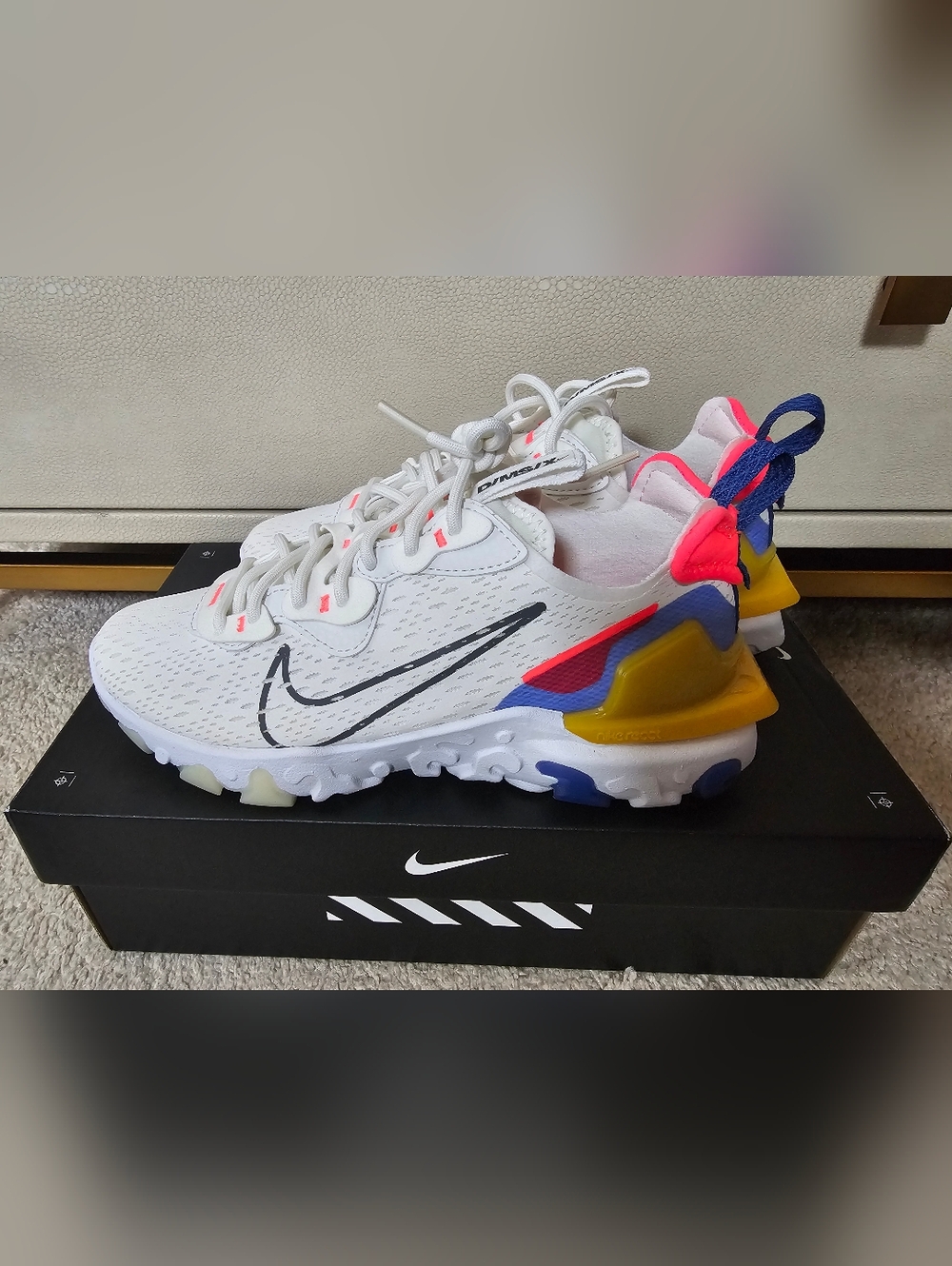 Nike WOMEN'S NSW REACT VISION SZ. 6.5